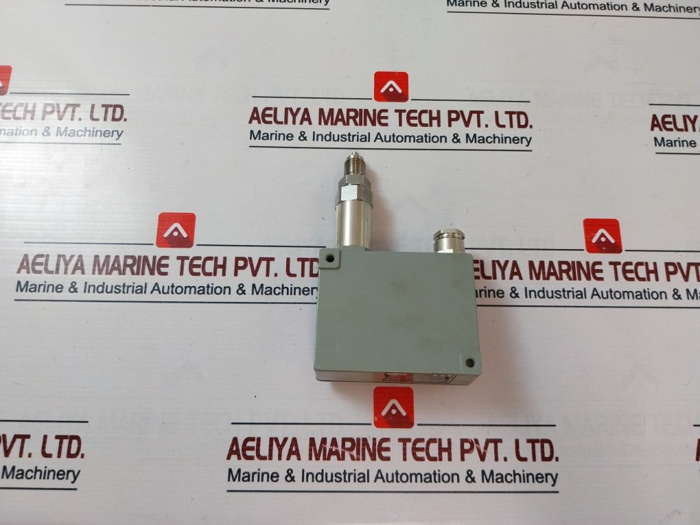 Trafag 8202.77.2210 Pressure Transmitter 4-20Ma