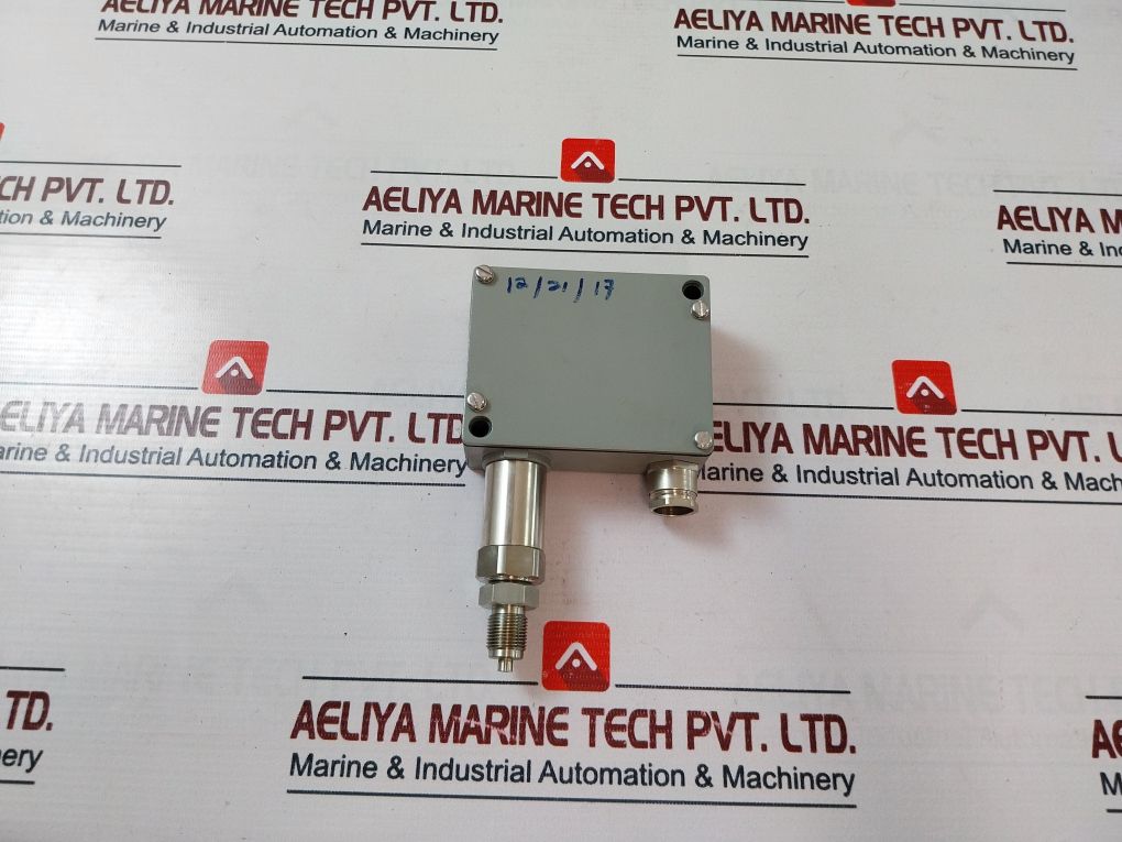 Trafag 8202.77.2210 Pressure Transmitter 4-20Ma