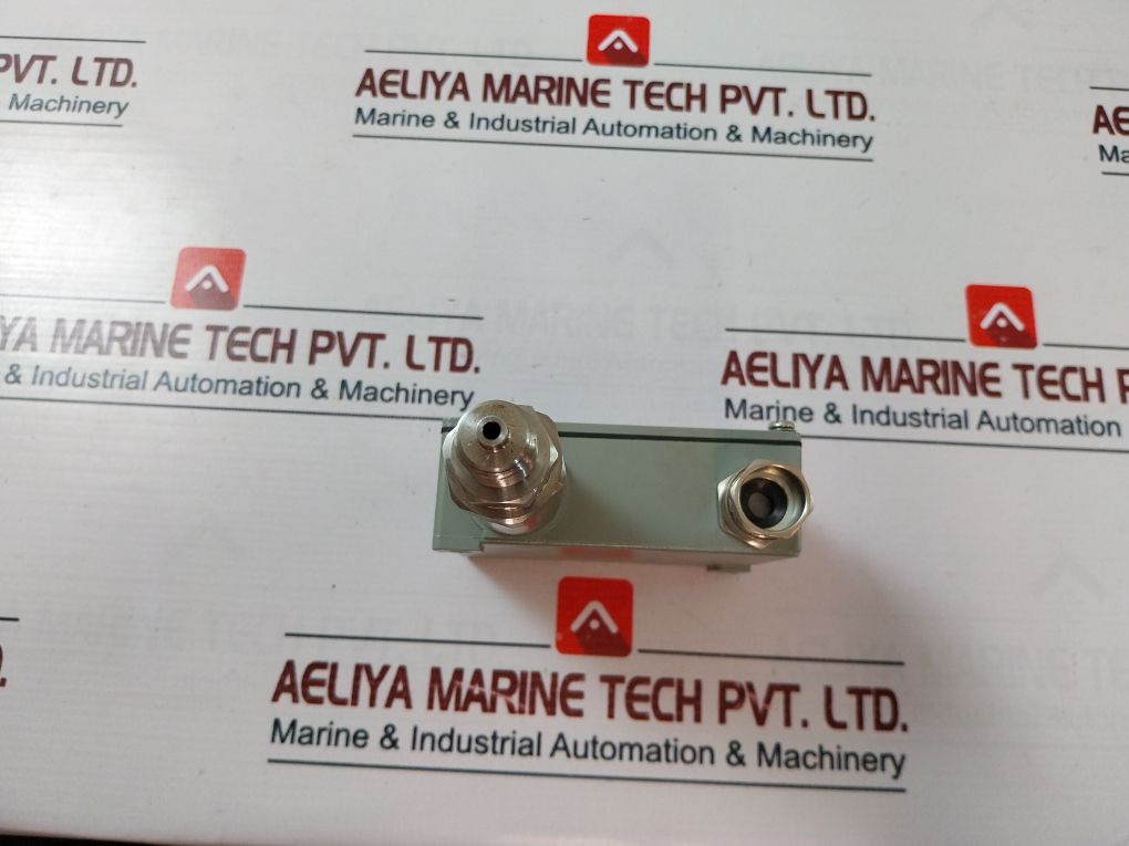 Trafag 8202.77.2210 Pressure Transmitter 4-20Ma