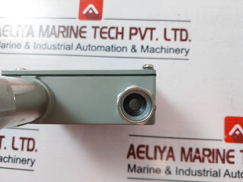 Trafag 8202.77.2210 Pressure Transmitter 4-20Ma