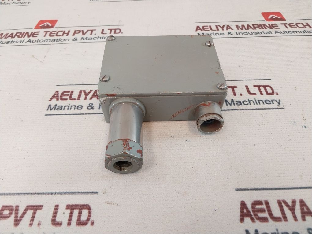 Trafag 8202 Pressure Transmitter 0…300 Bar