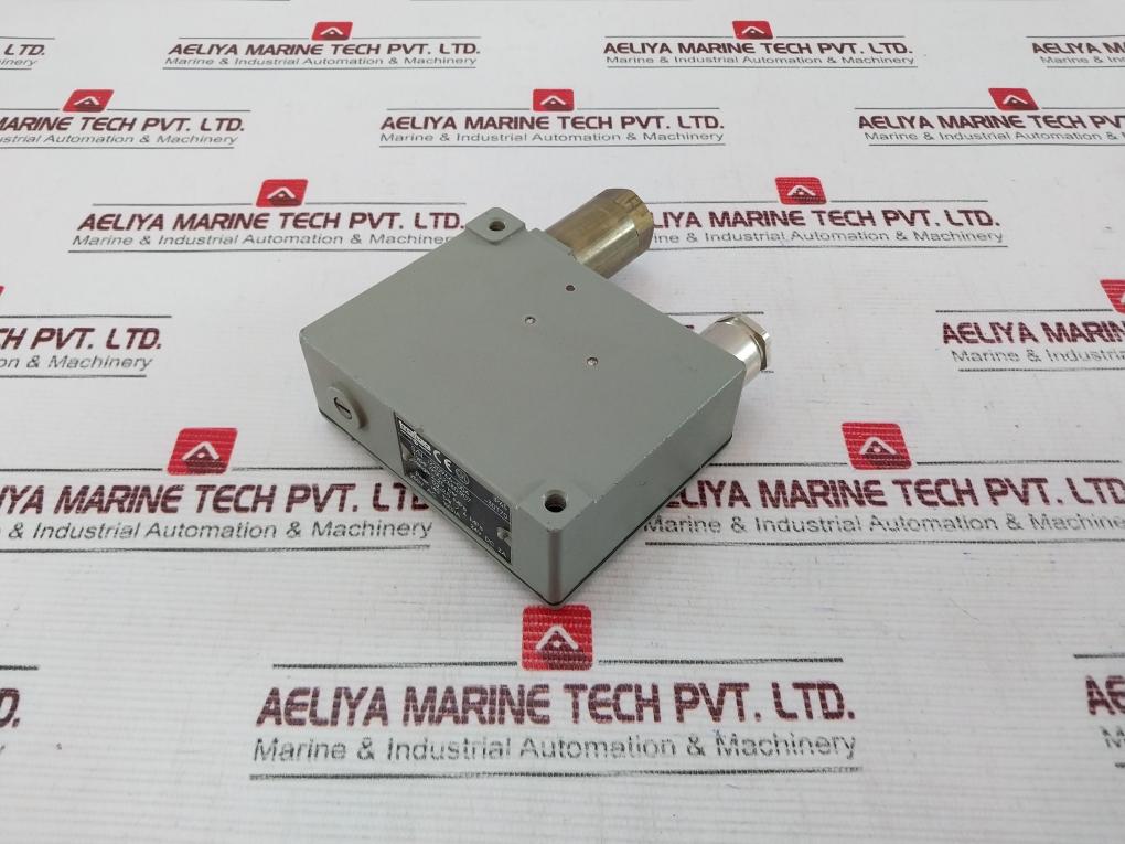 Trafag 900.2380.907 Pressure Switch 250V Ac 10(3)A