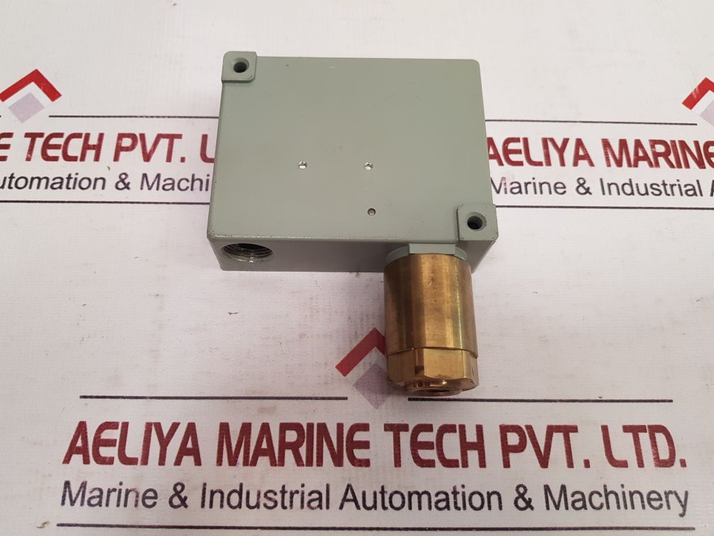 Trafag 904.2376.903 Pressure Switch 0...4 Kg/Cm2