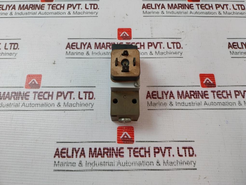 Trafag 9B0.2879 Pressure Switch