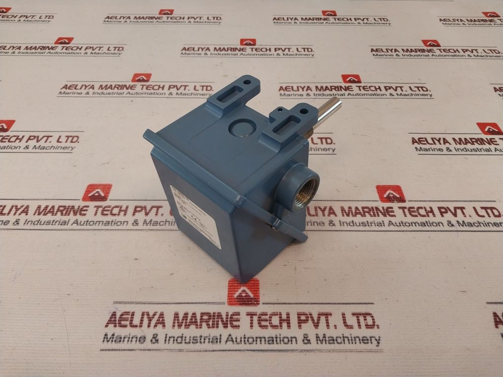 United Electric B402-120 Temperature Switch