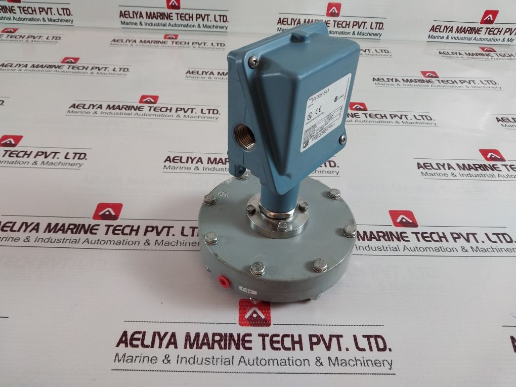 United Electric Controls H100K-541 Differential Pressure Switch 15A 480V Ac