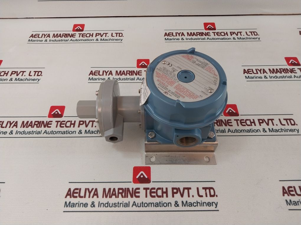 United Electric J120-452 Differential Pressure Switch