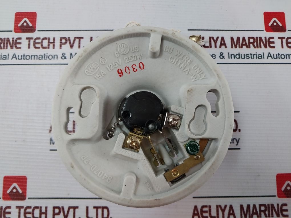 Weico 8407D-7P Lamp Holder 15A 125V 250W
