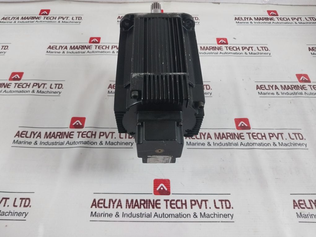 Yaskawa Electric Sgmrs-13A2A-yr11 Ac Servo Motor 1300 W 1500 R/Min (Not Working)