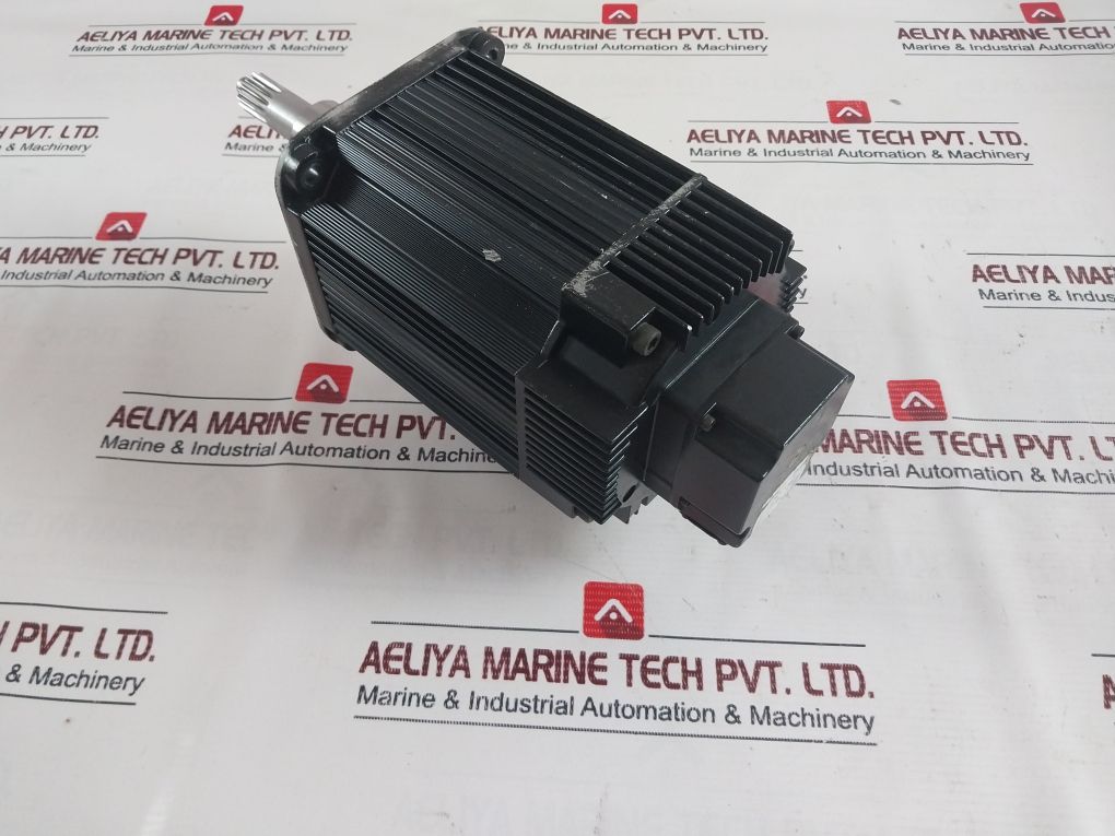 Yaskawa Electric Sgmrs-13A2A-yr11 Ac Servo Motor 1300 W 1500 R/Min (Not Working)