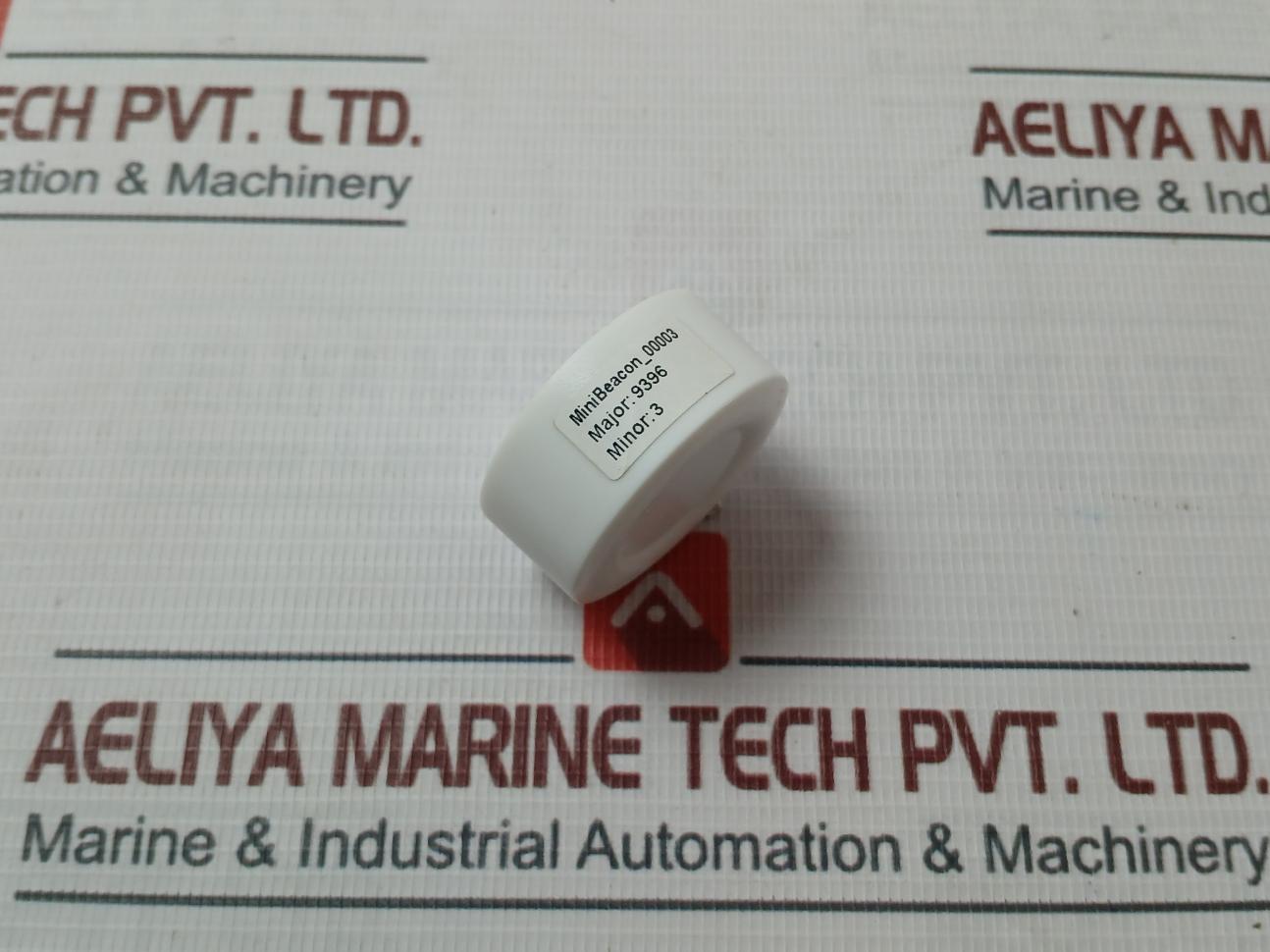 00003 Round Shape White Case Mini Beacon Unit