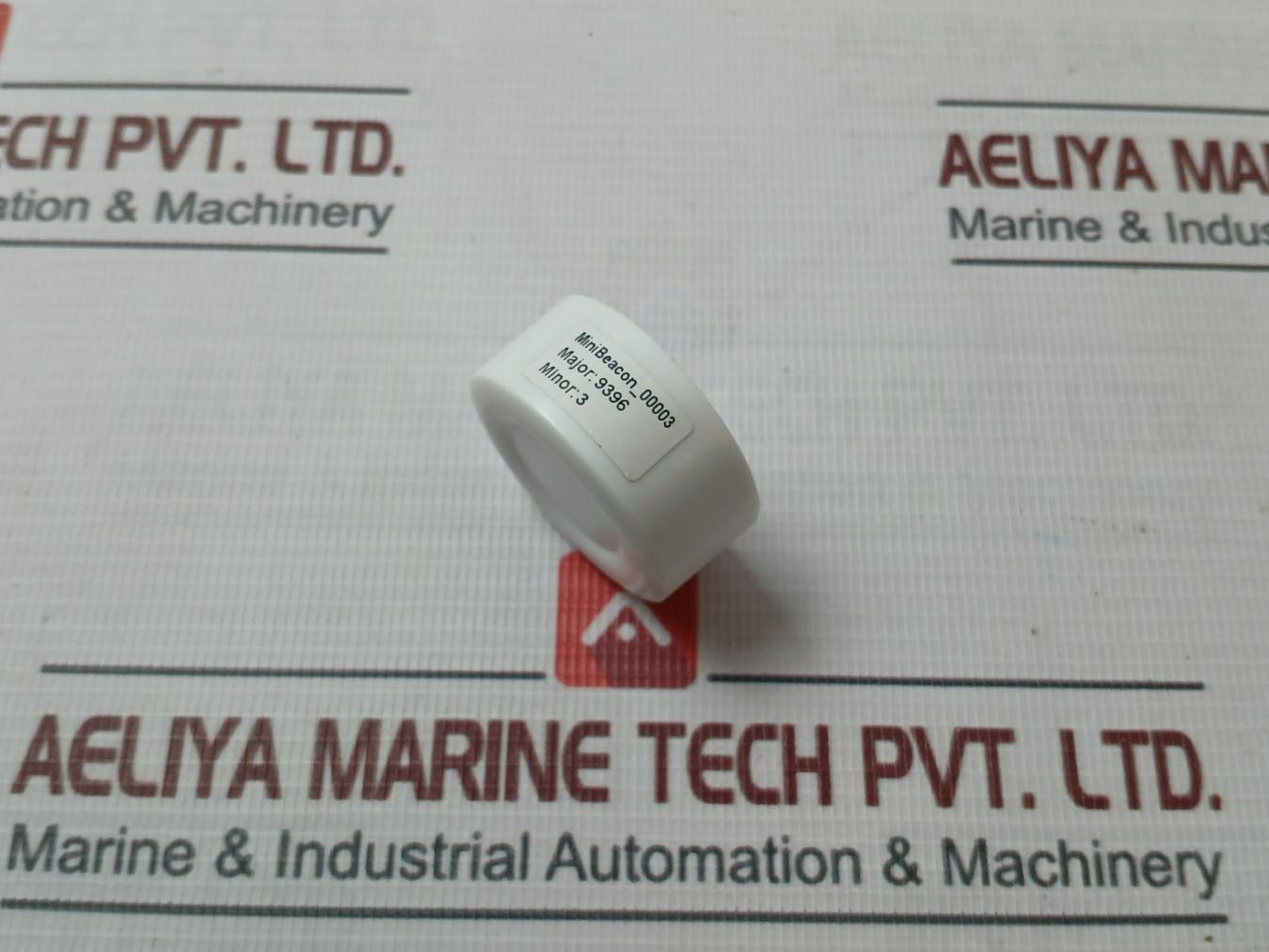 00003 Round Shape White Case Mini Beacon Unit