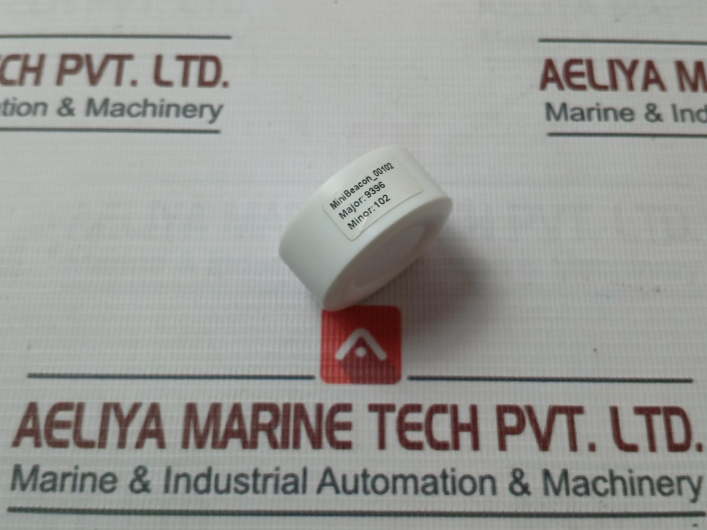 00102 Round Shape White Case Mini Beacon Unit