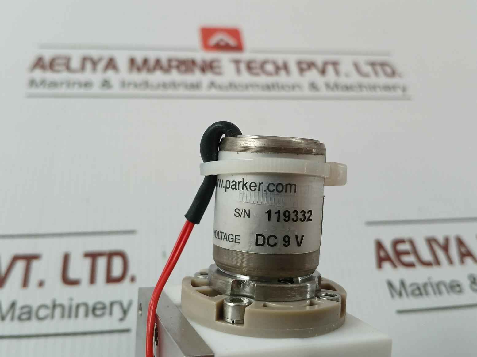 018-0186-900 4-way Nc Membrane Valve Vac-20 Psig 1-meter Parker