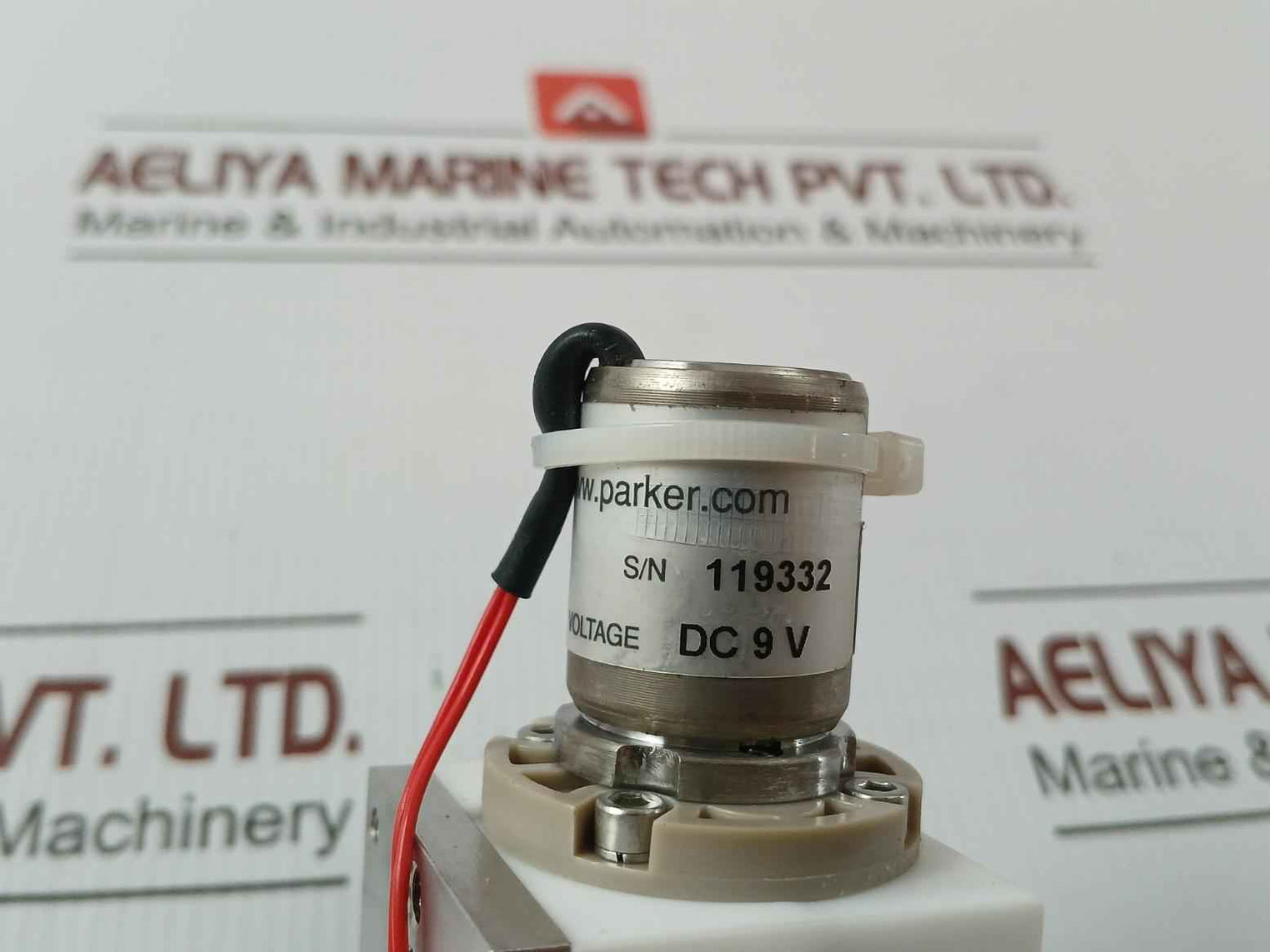 018-0186-900 4-way Nc Membrane Valve Vac-20 Psig 1-meter Parker