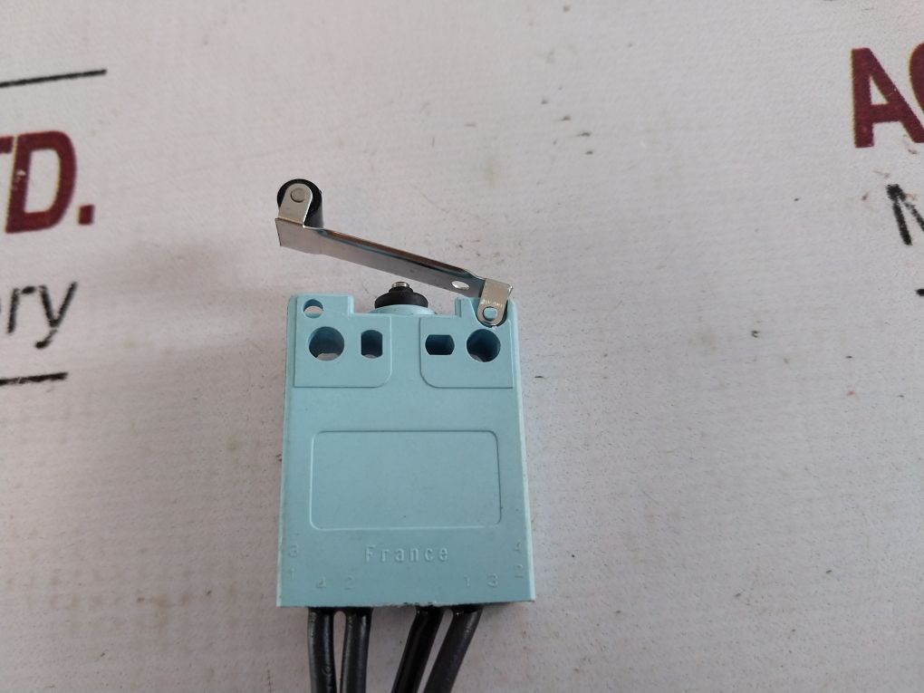 Crouzet 83 139 Switch Deck Valve Indicator With Cable 250V 6A