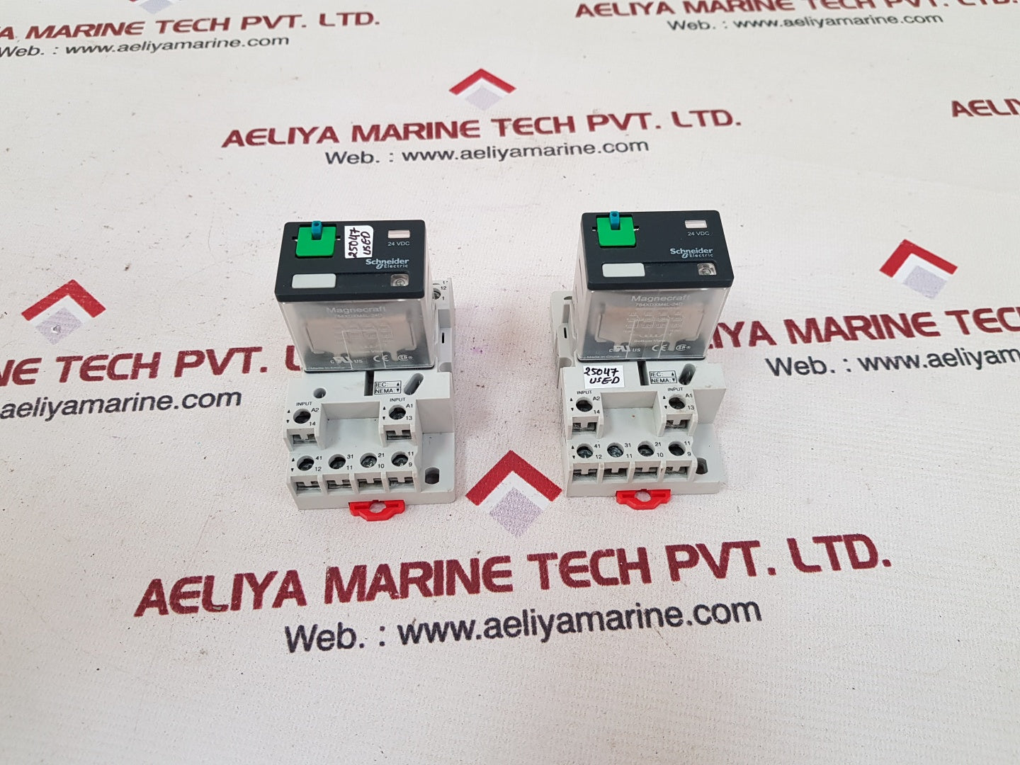 Schneider Electric 784Xdxm4L-24D Power Relay W/ Magnecraft 70-784D14-1 Soket
