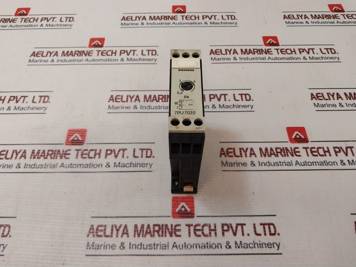 Siemens 7Pu7020-1Cm30 Two Wire Time Relay 60-250V 50/60Hz