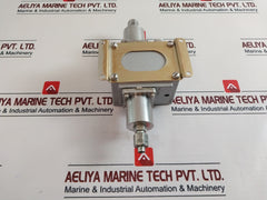 ???-1-??5-03? 0,6...6 Kgf/Cm2 Pressure Difference Relay Sensor