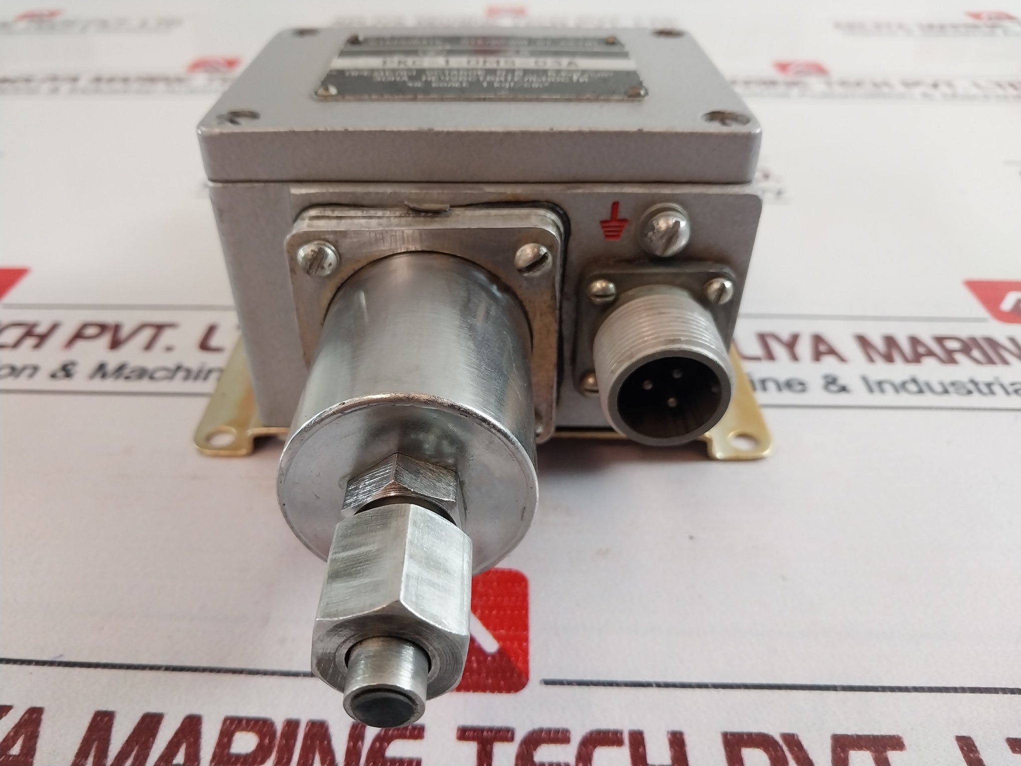???-1-??5-03? 0,6...6 Kgf/Cm2 Pressure Difference Relay Sensor