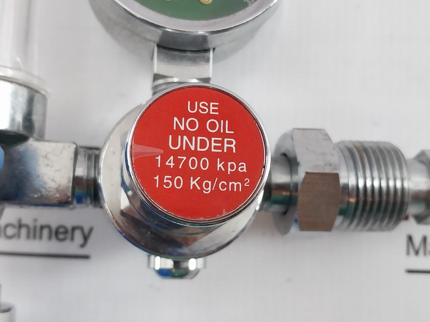 101325Pa Oxygen Pressure Reducing Regulator Flowmeter Inhalator 14700 Kpa