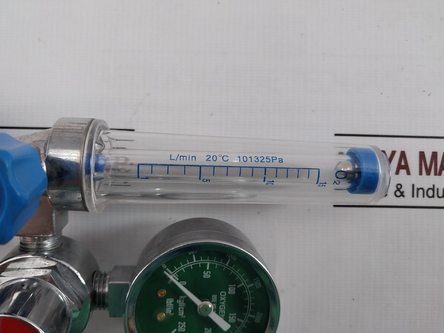 101325Pa Oxygen Pressure Reducing Regulator Flowmeter Inhalator 14700 Kpa