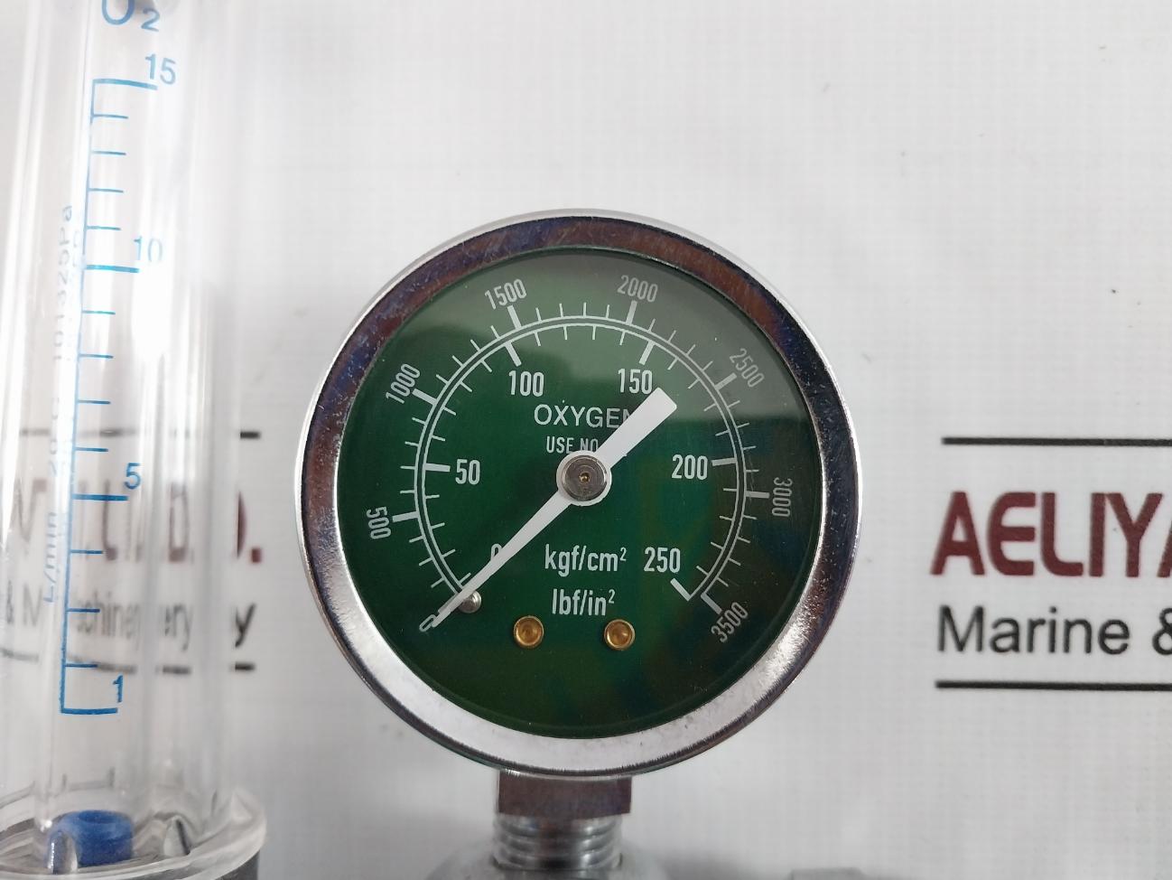 101325Pa Oxygen Pressure Reducing Regulator Flowmeter Inhalator 14700 Kpa
