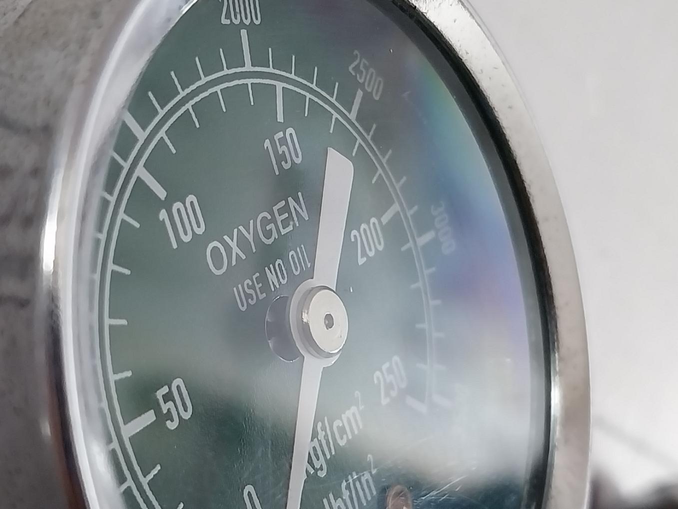 101325Pa Oxygen Pressure Reducing Regulator Flowmeter Inhalator 14700 Kpa