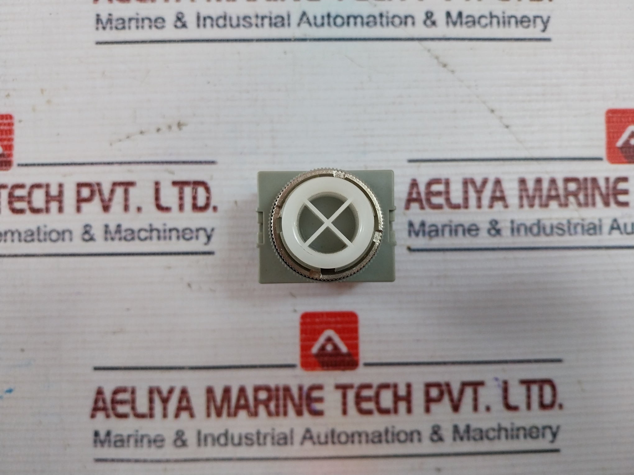 Idec 41-10650 Pushbutton Control Unit 300Vac 5A