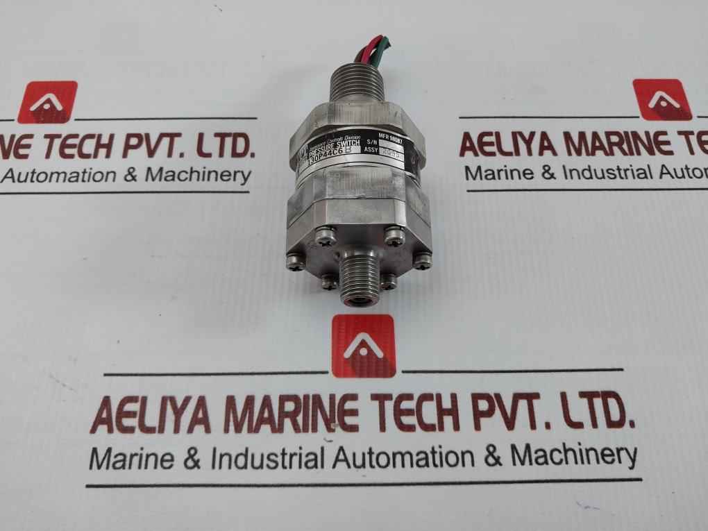 130P44C6 B 1000 Psig Adjustable Pressure Switch Brand Itt