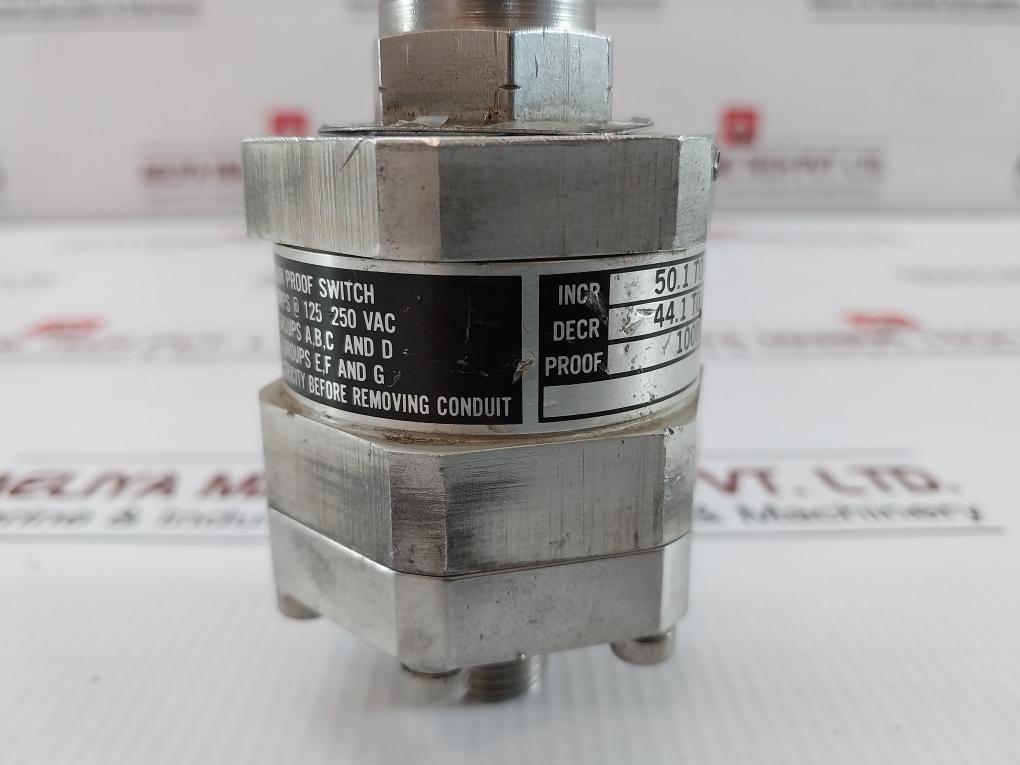 130P44C6 B 1000 Psig Adjustable Pressure Switch Brand Itt