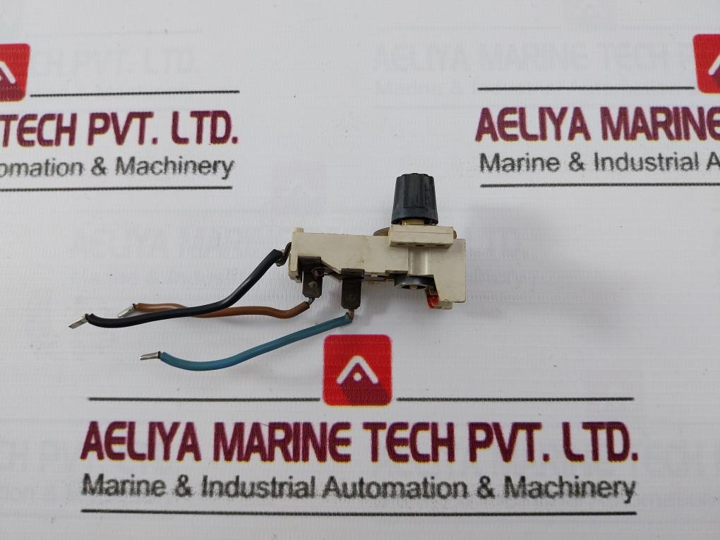 143171 Panel Mount Thermostat 16/250 10-50 C