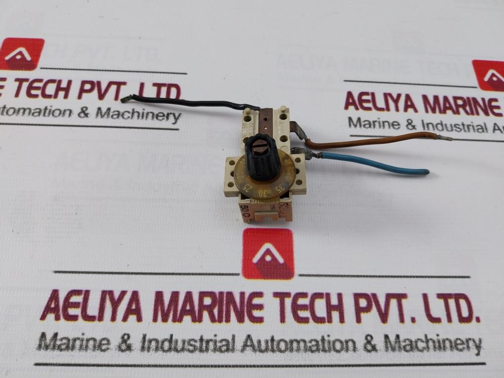 143171 Panel Mount Thermostat 16/250 10-50 C