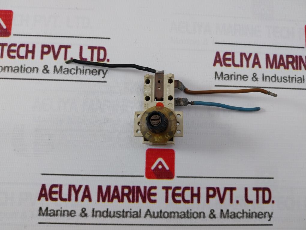 143171 Panel Mount Thermostat 16/250 10-50 C