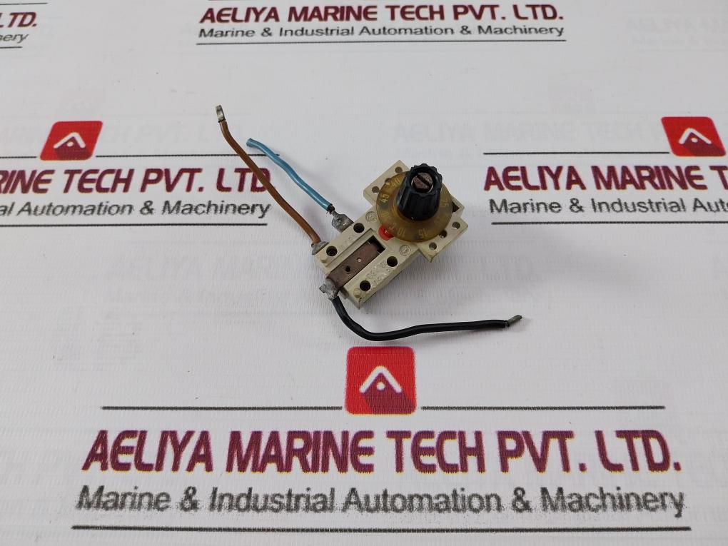 143171 Panel Mount Thermostat 16/250 10-50 C