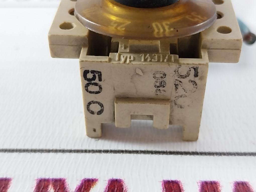 143171 Panel Mount Thermostat 16/250 10-50 C