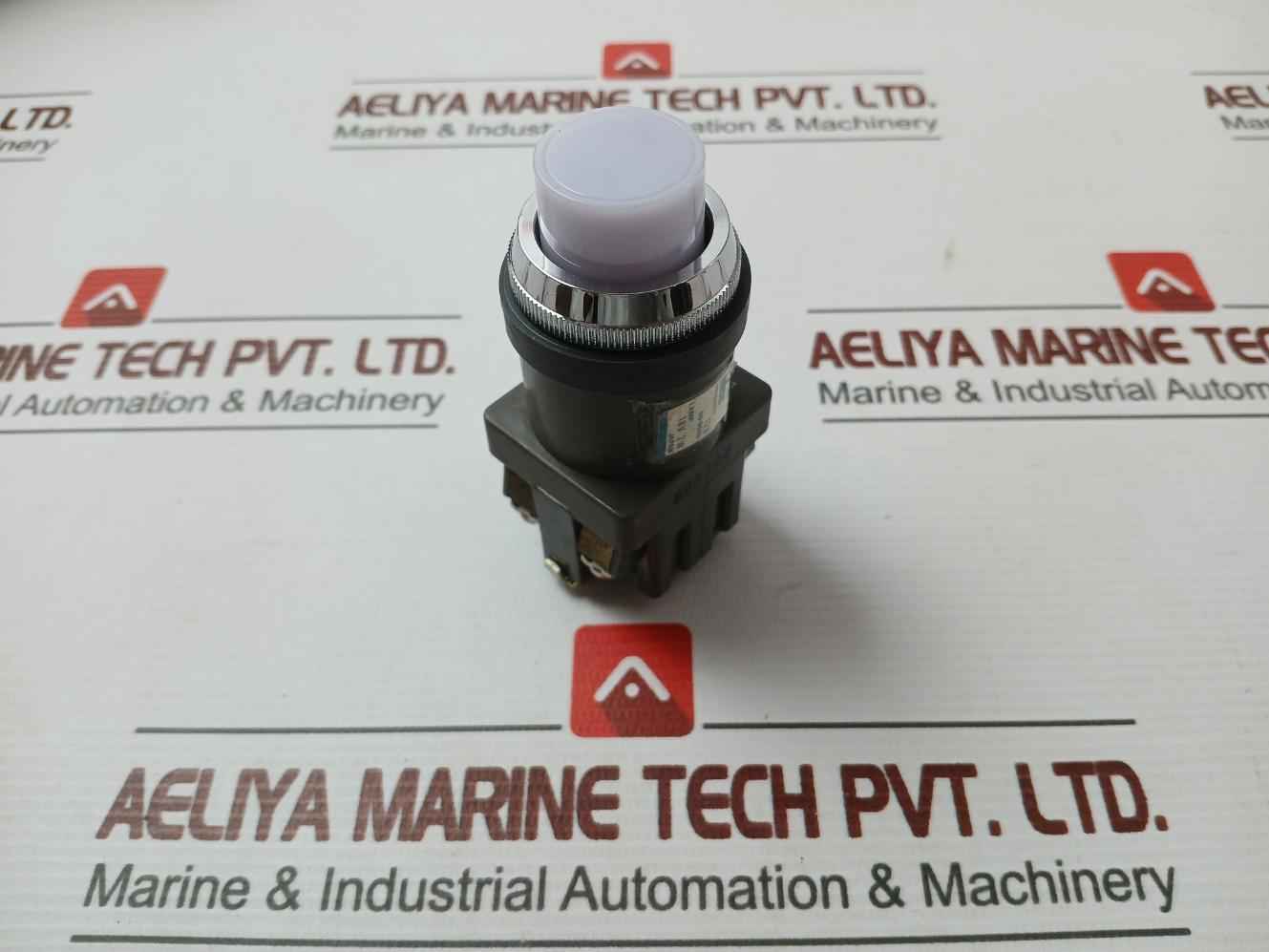 18V 2W Brand Idec 50-60 Hz Push Button Switch- 600V
