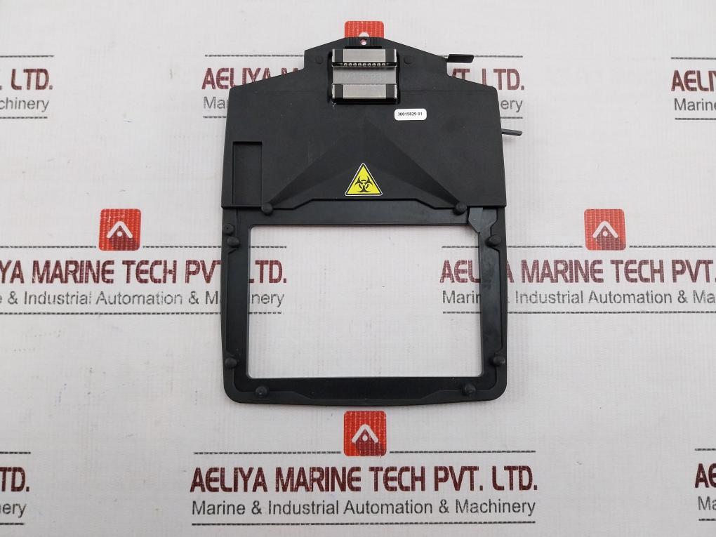 1M1 32831 Adapter 30015829 01