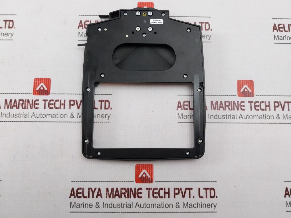 1M1 32831 Adapter 30015829 01