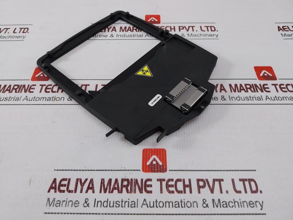 1M1 32831 Adapter 30015829 01