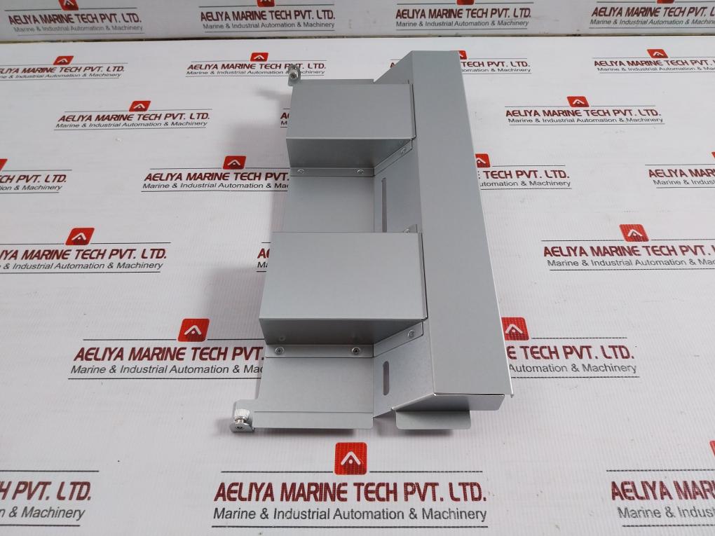 1X2 U Air Flow Duct Chassis Bracket  M30087-001 New Condition