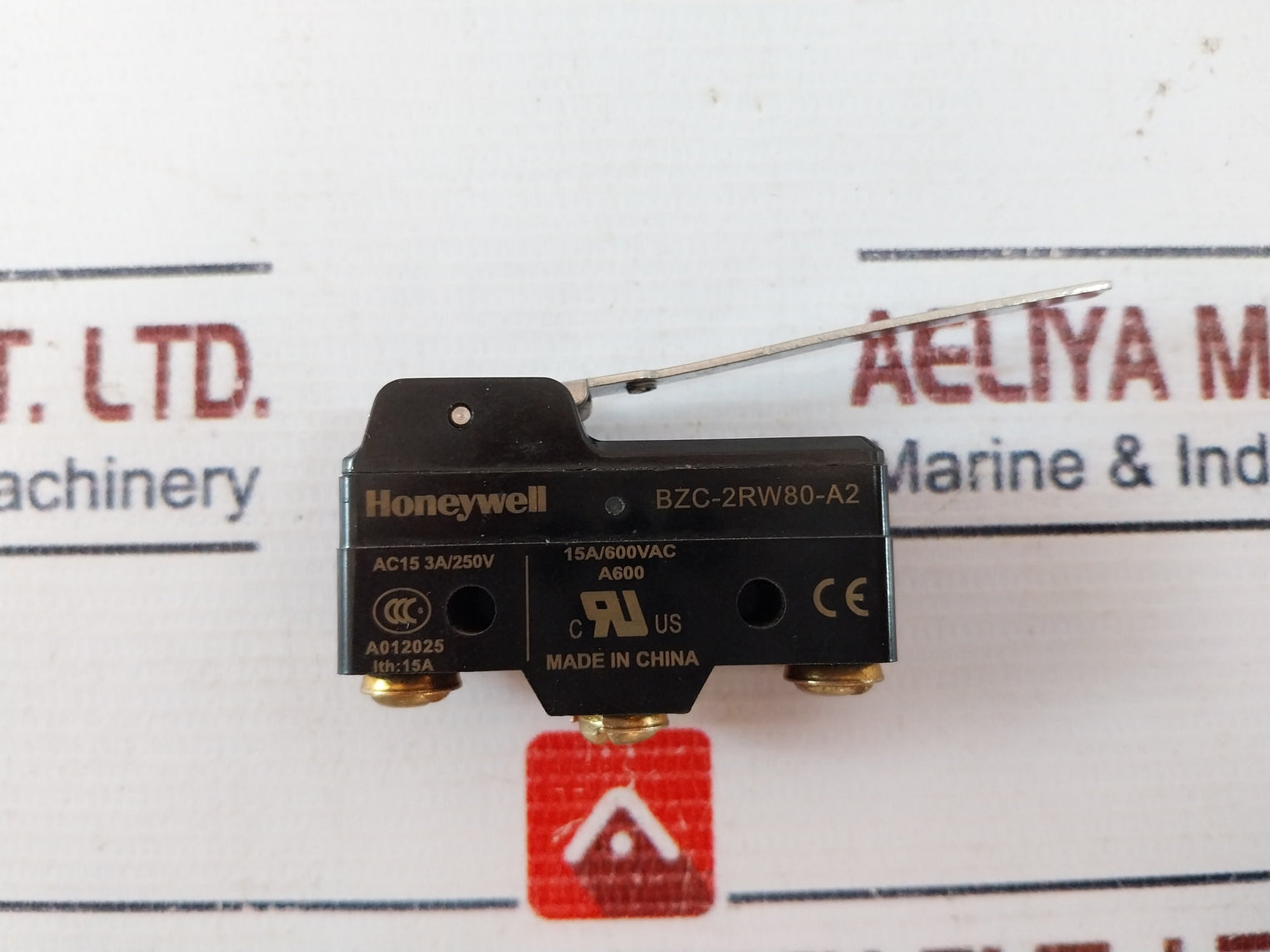 Honeywell Bzc-2Rw80-a2 Industrial Snap Action Switch, Hinge, Lever 15A/600Vac