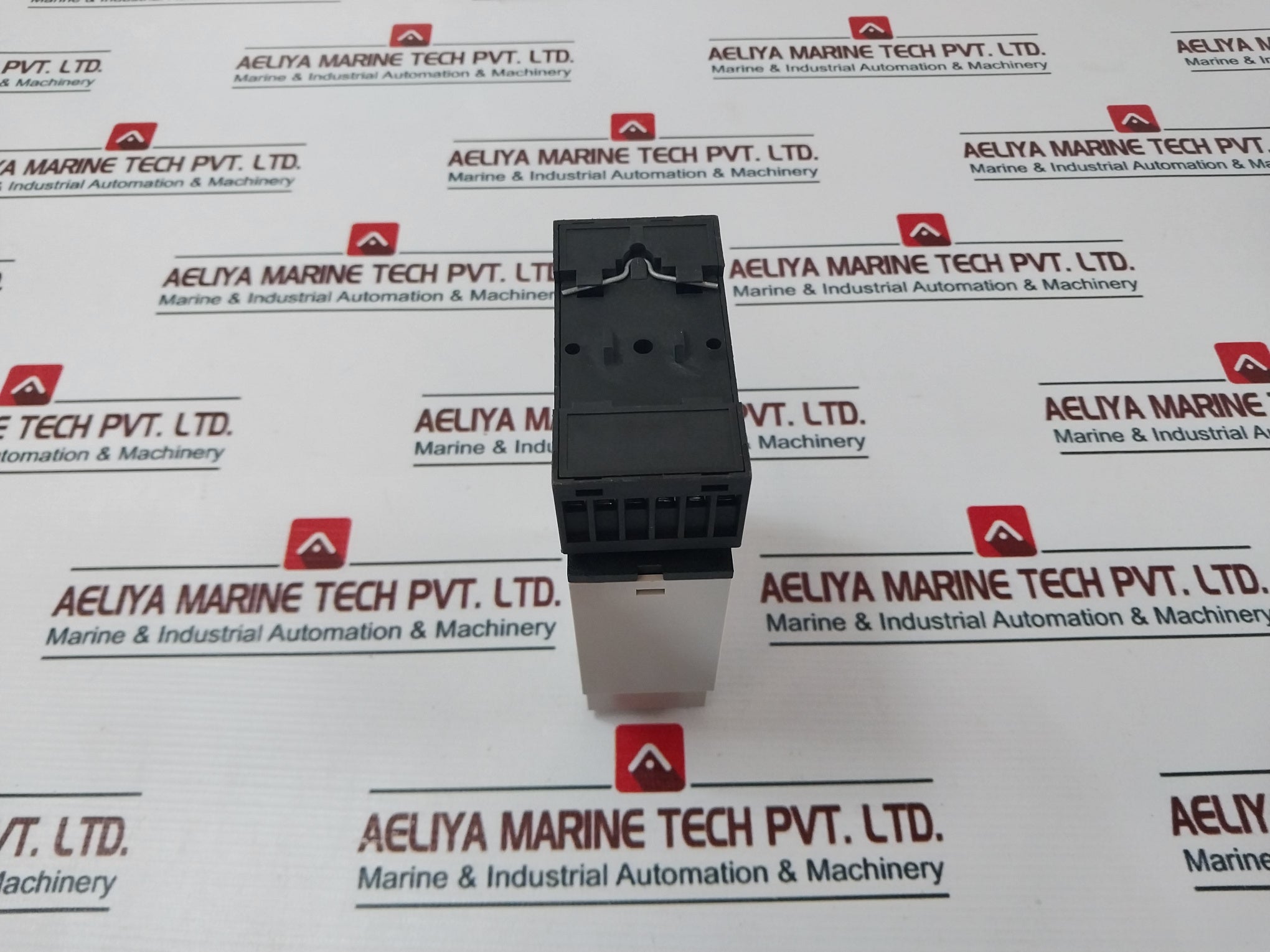 Carlo Gavazzi Pmb01Dm24 Multifunction Timer 24-240 Vac/Dc 50-60Hz With Base
