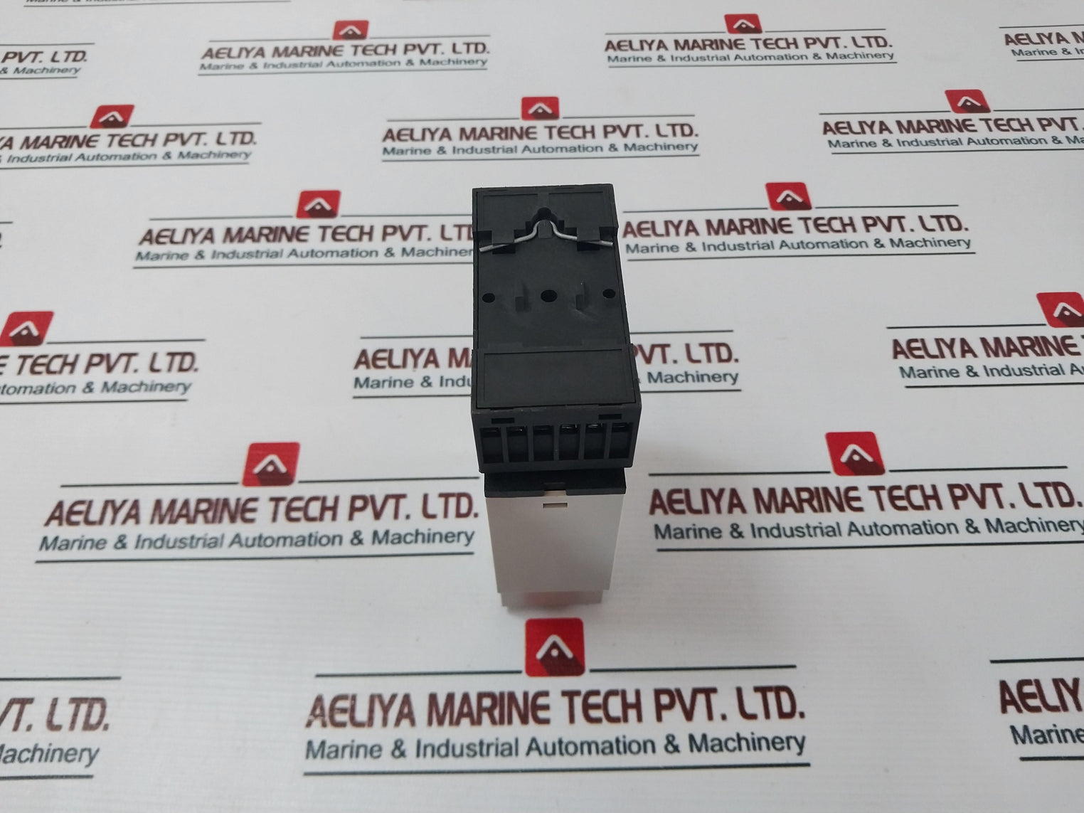 Carlo Gavazzi Pmb01Dm24 Multifunction Timer 24-240 Vac/Dc 50-60Hz With Base