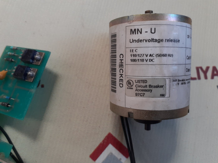 Schneider electric 685 679 undervoltage release foer masterpact circuit breaker 