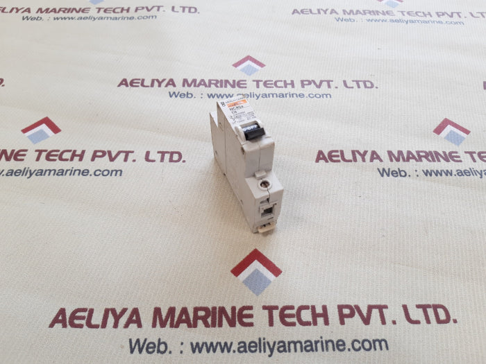 Merlin gerin multi9 nc45a c6 circuit breaker