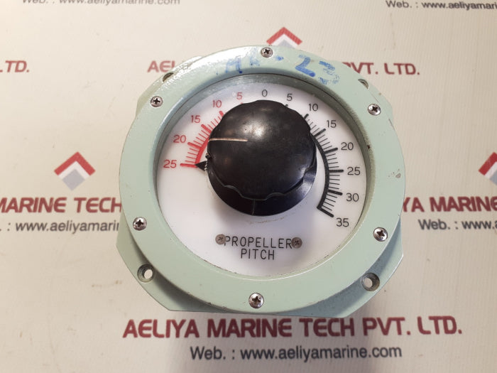 Propeller pitch indicator