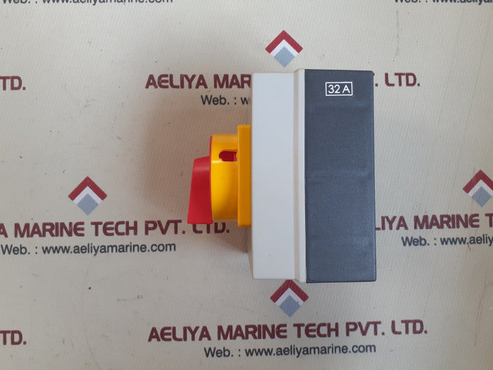 Salzer LB232 32300 B31SM RDYR Load Break Switch 32A 3-Poles