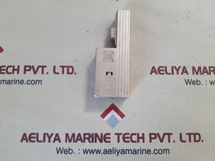 Allen bradley 2090-k6ck-d15m connector