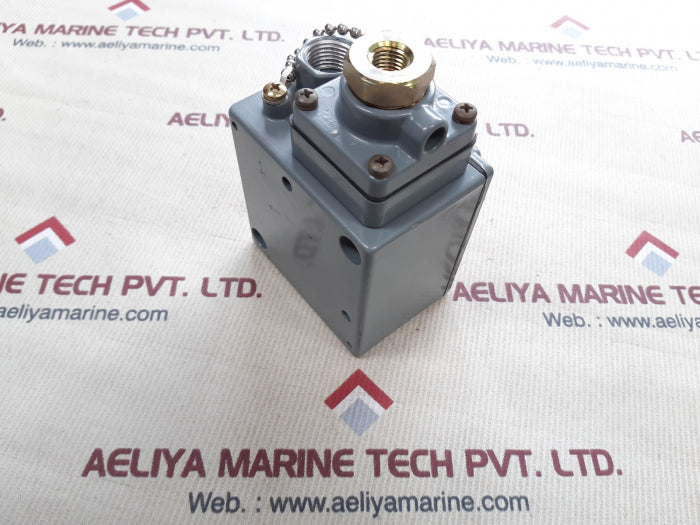 Square D gbw-1 pressure switch ser C New